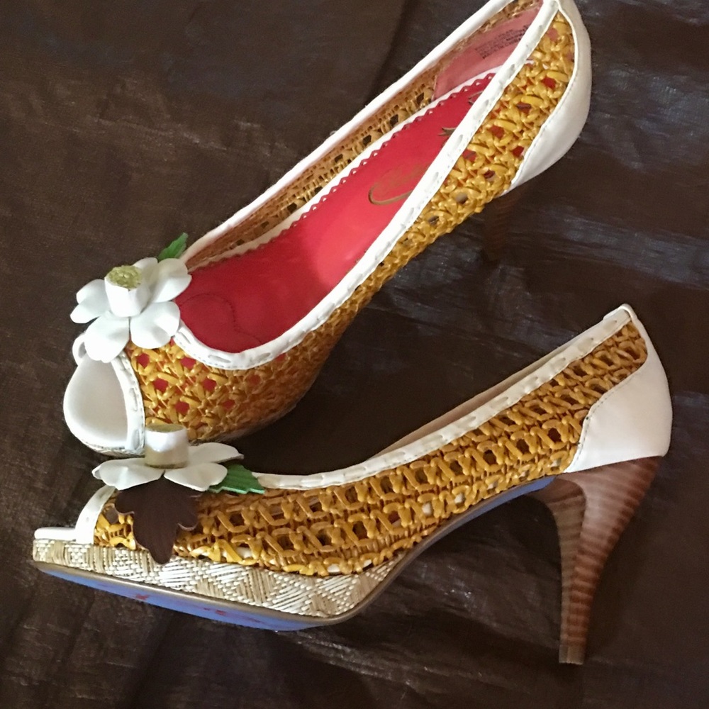 Poetic Licence Prickly Pear Canary Pumps 
Sz 8.5